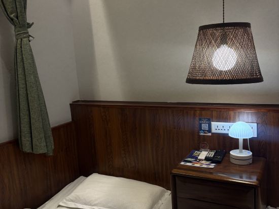 POSHPACKER拖板鞋青年旅舍旅行飯店（成都太古裡春熙路地鐵站店）優惠