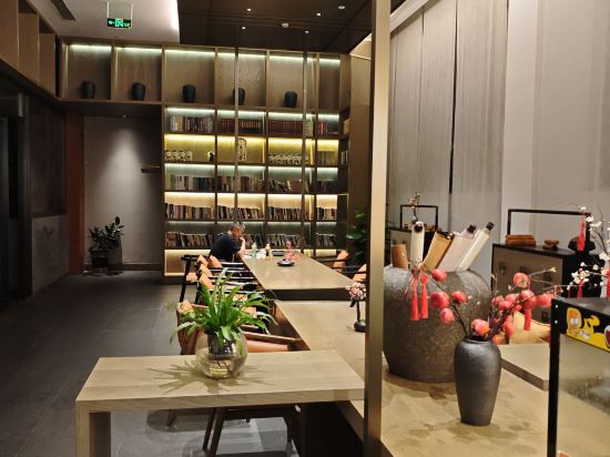 華里飯店（長沙洋湖濕地地鐵站店）優惠