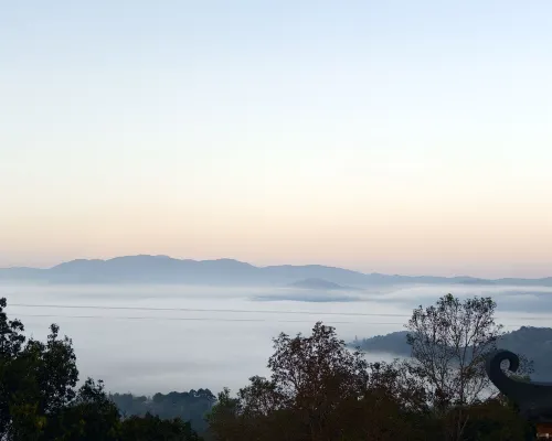 Sea of Clouds at Sun | Leisure and Holiday Courtyard Dekat Hotel Photos