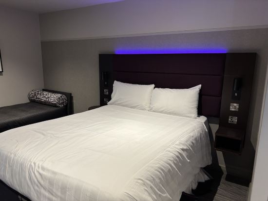 Premier Inn London Heathrow Airport T2 & T3 - Bath Road優惠