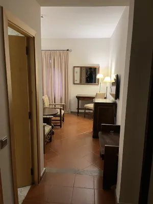 Parador de Cardona Habitaciones Photos