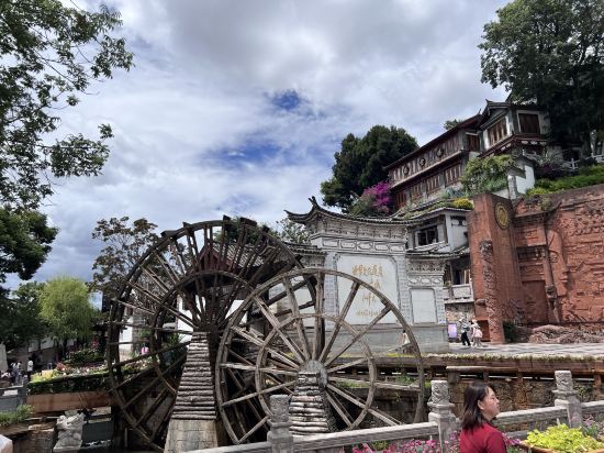 花築奢·麗江古城沁湖軒湖景花園客棧優惠