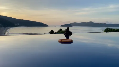 Popeye Holiday Inn Рядом с отелем Photos