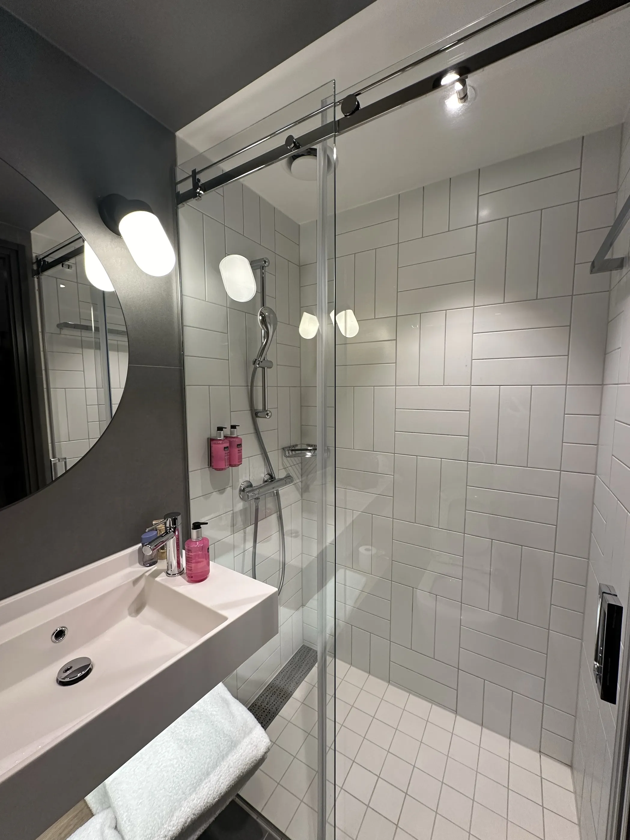 Moxy Bergen Zimmer Photos