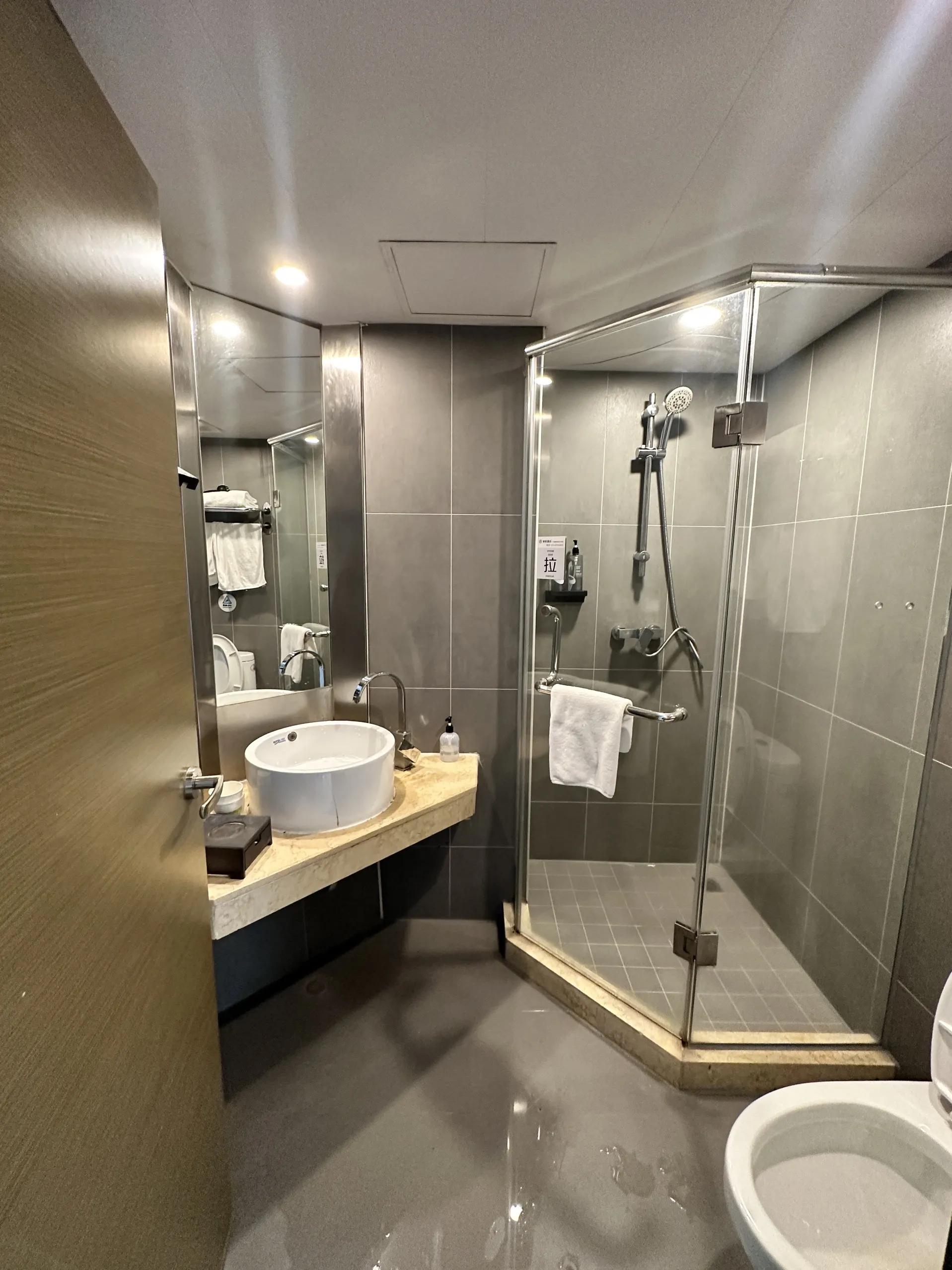 Homeinn Ease Hotel (Guangzhou Luoxi Bridge Xiajiao Subway Station) Kamar Photos