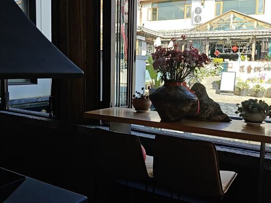 荷悦·麼些雪山設計師度假酒店優惠