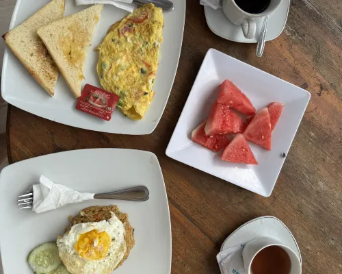 فافوريت بنجالوز تناول الطعام Photos