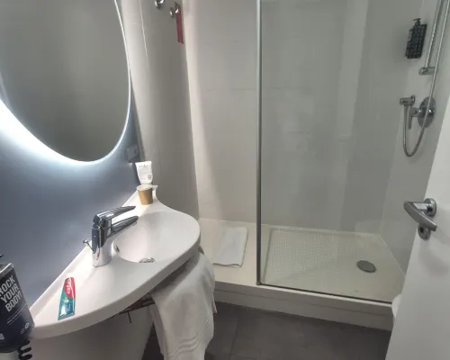 Ibis Barcelona Cornella Kamar Photos