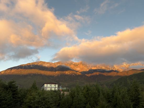 麗江石頭厝雪山度假飯店優惠