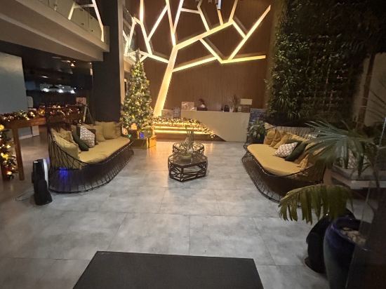 費拉飯店和花園套房優惠