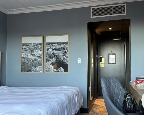 Radisson Hotel York Rooms Photos