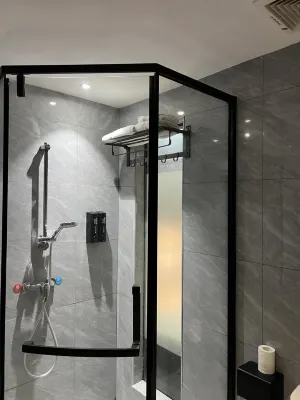 Jinbo Hotel (Liuzhou High-Speed Railway Station Wuxing Commercial Street) Kamar Photos