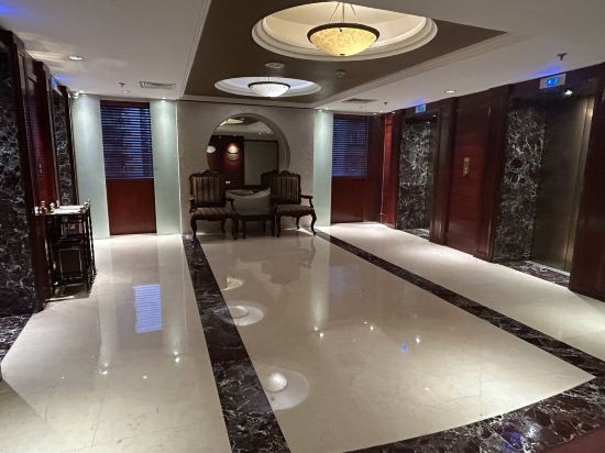 深圳富苑皇冠假日套房飯店優惠