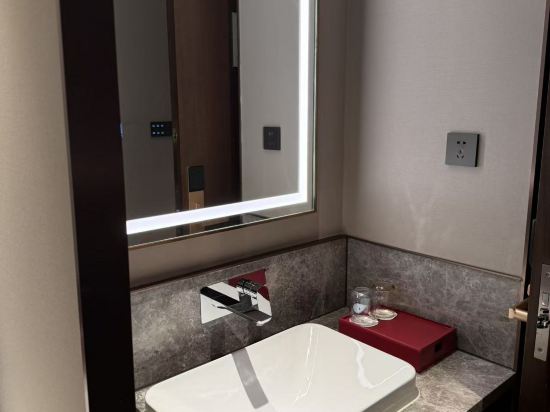 美球假日酒店（珠海拱北口岸店）優惠