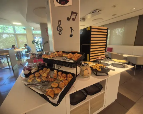 Ibis Barcelona Cornella Makanan Photos