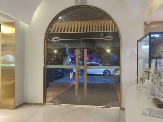 易趣輕奢飯店（中山三鄉鎮店）優惠