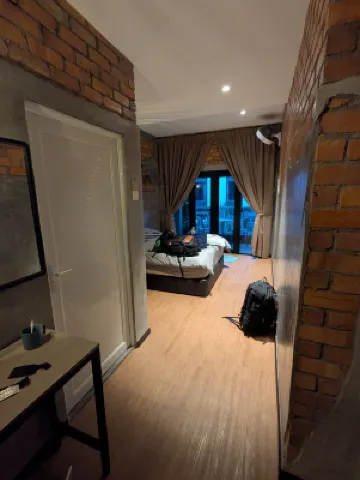 Bricks Guesthouse Phòng Photos