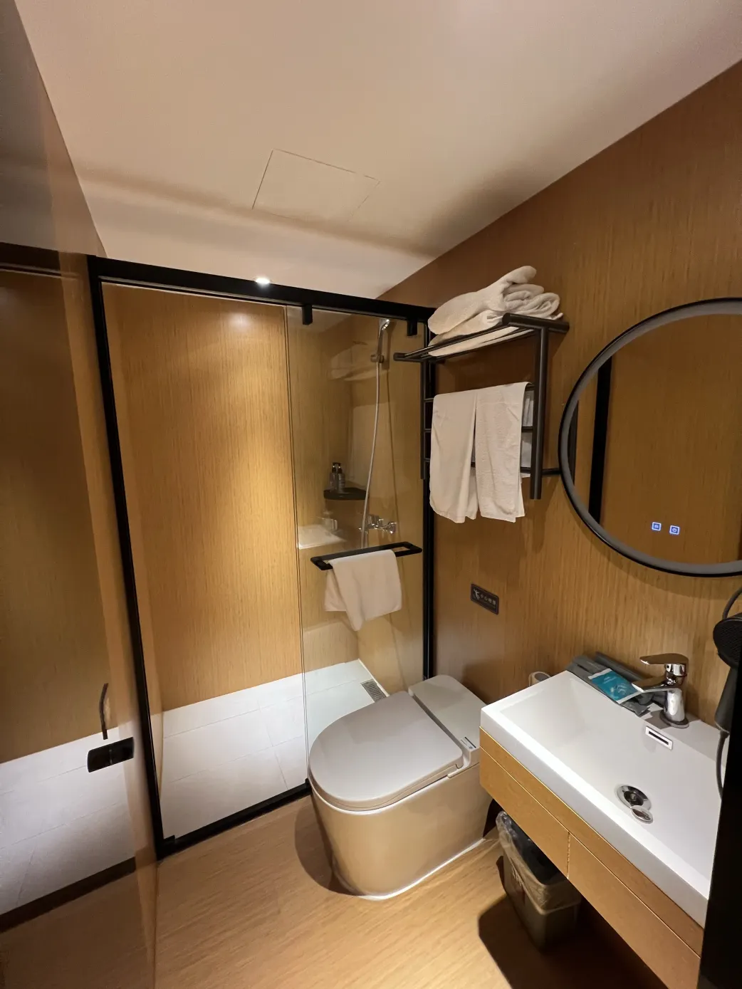 Home Inn Plus Four Seasons Hotel (Hangzhou West Lake Wulinmen Metro Station Branch) Zimmer Photos