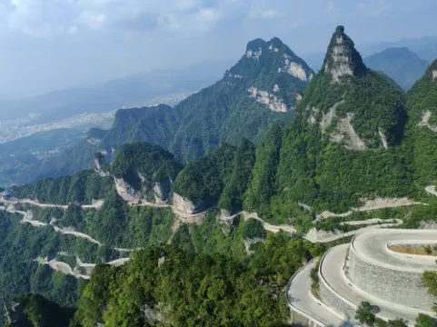 Heart's Residing Lane Inn(Opposite Tianmen Cableway Station, Zhangjiajie) Рядом с отелем Photos