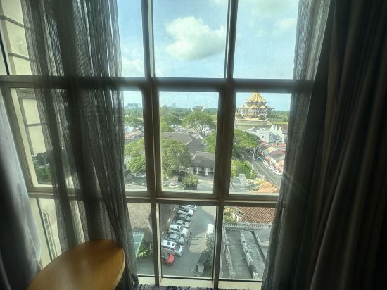 古晉海濱酒店優惠