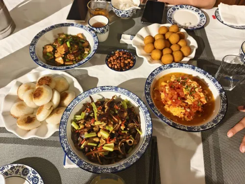 Zhangjiajie Ldyllic Pondside Timber Lodge Dining Photos