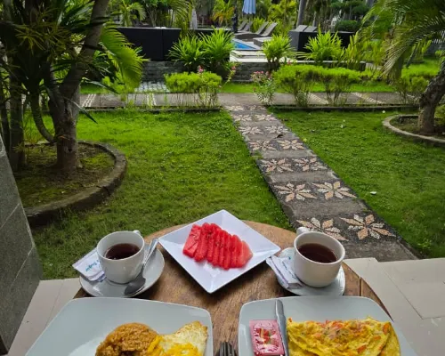 فافوريت بنجالوز تناول الطعام Photos