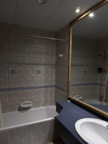 Uptown Hotel Apartments Abu Dhabi by Gewan Zimmer Photos