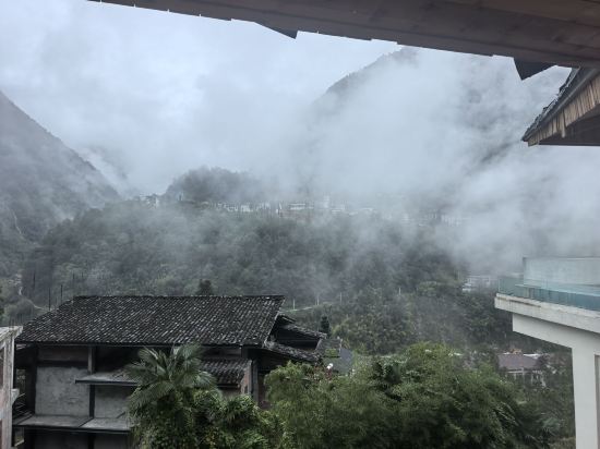 鸞喜·隱山民宿（海螺溝店）優惠