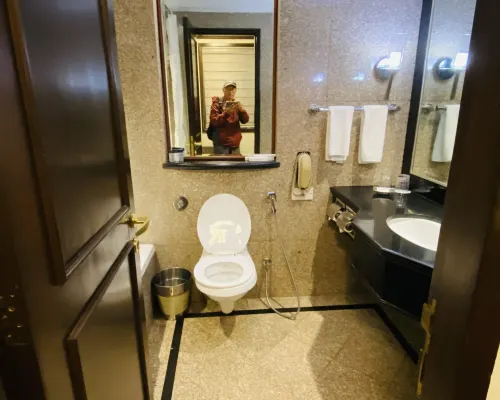 Eros Hotel New Delhi by IHG Zimmer Photos