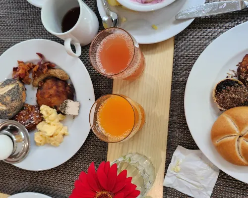 Sunday Hotel Wiesbaden Niedernhausen Mahlzeiten Photos