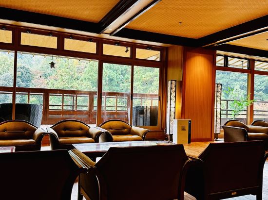 湯快リゾート 山中温泉 よしのや依緑園〈会席タイプ〉 クーポン