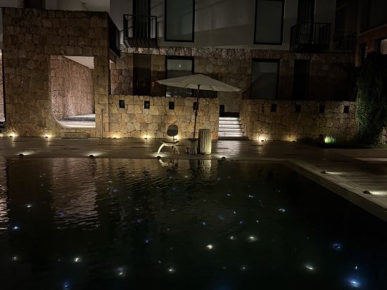 麗江石頭厝雪山度假飯店優惠