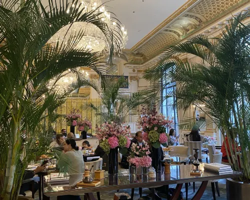 The Peninsula Paris Restauration Photos