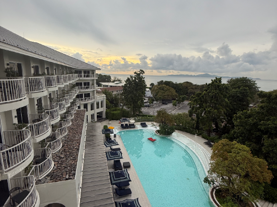 芭提雅帕塔納山Cross飯店優惠