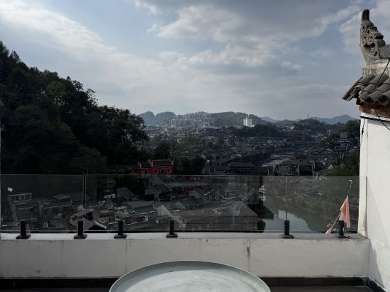 鳳凰故里明月全景民宿（萬名塔虹橋店）優惠