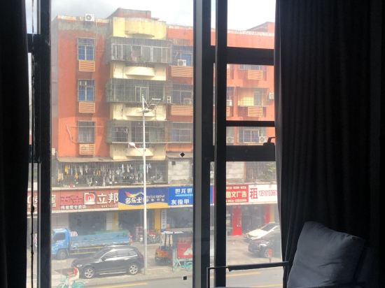 香蕉宿設計酒店（龍華民治店）優惠