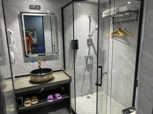 Jinbo Hotel (Liuzhou High-Speed Railway Station Wuxing Commercial Street) Kamar Photos