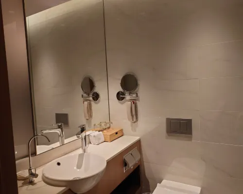 Momentus Hotel Alexandra Rooms Photos