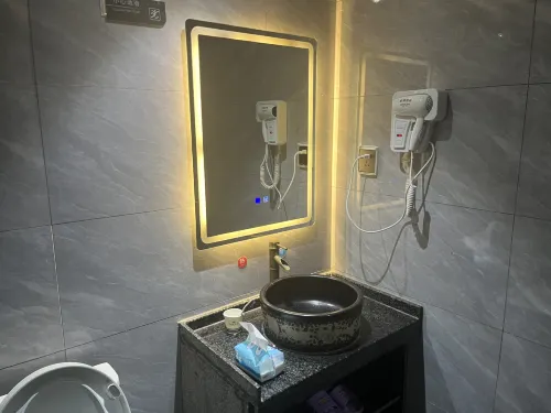 Jinbo Hotel (Liuzhou High-Speed Railway Station Wuxing Commercial Street) Kamar Photos