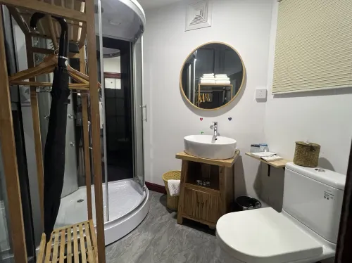 Zhangjiajie Ldyllic Pondside Timber Lodge Rooms Photos