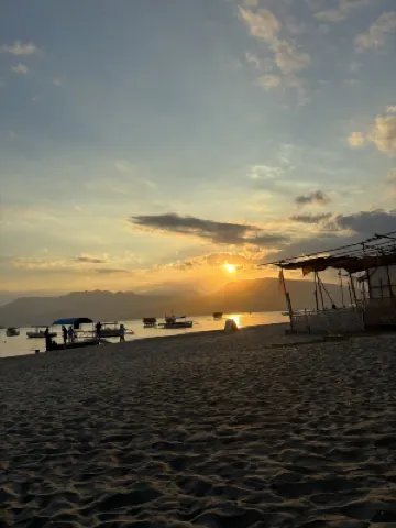 RedDoorz Plus @ Lagoon Resort Zambales Рядом с отелем Photos