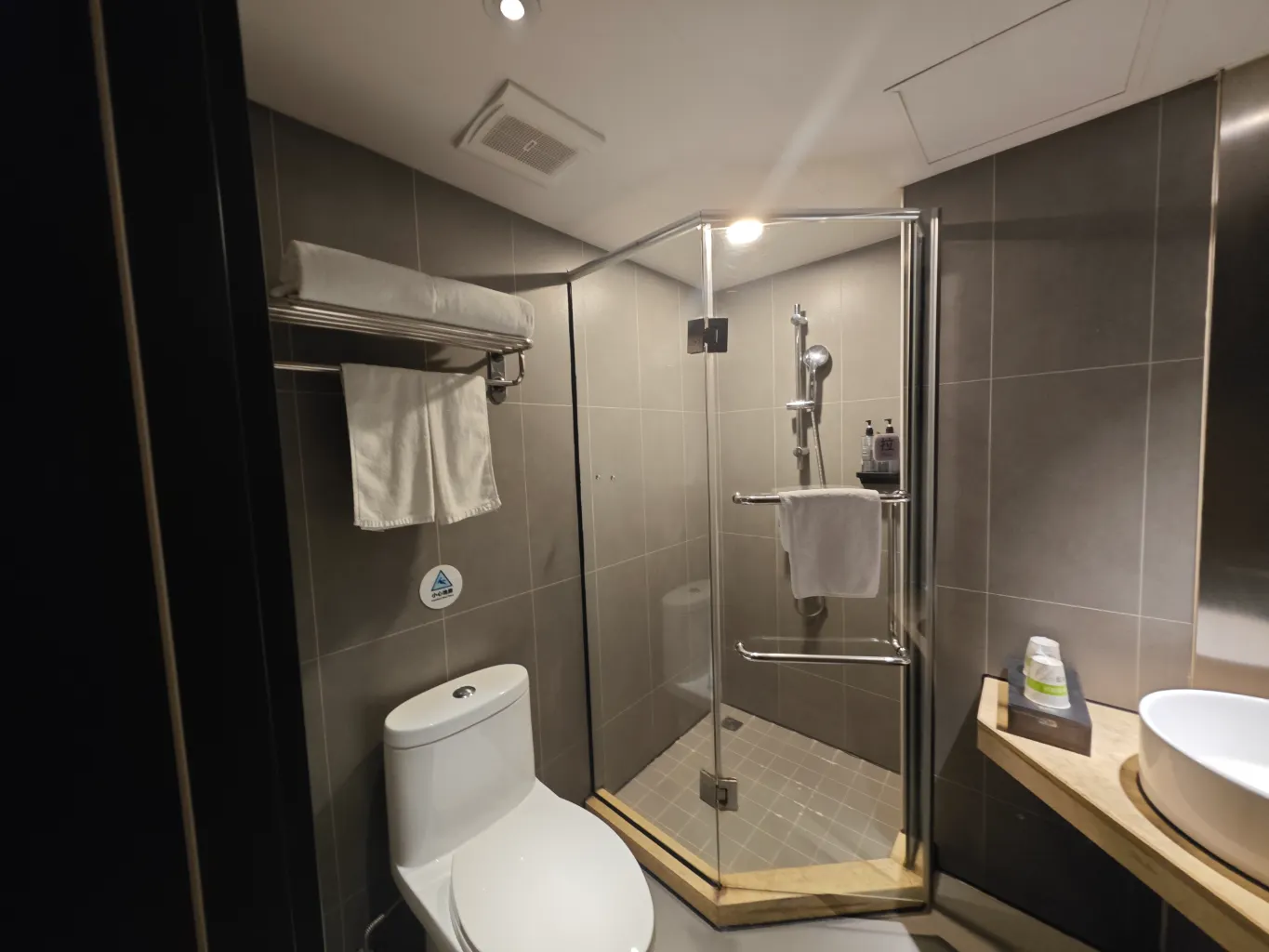 Homeinn Ease Hotel (Guangzhou Luoxi Bridge Xiajiao Subway Station) Kamar Photos