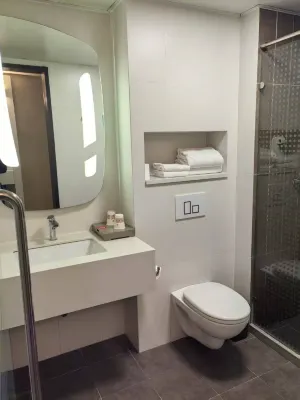 Ibis Hotel (Longxin Plaza, Changjiang South Road, Haimen) Zimmer Photos