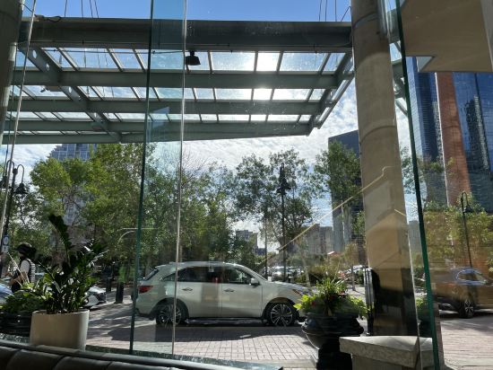 卡爾加里克萊裡喜來登套房飯店優惠