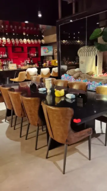 HÉONIC HOTEL & SUITES - Exclusive 2-3 Bedroom Family Suites+Curated Itineraries+Cat Coffee Mahlzeiten Photos