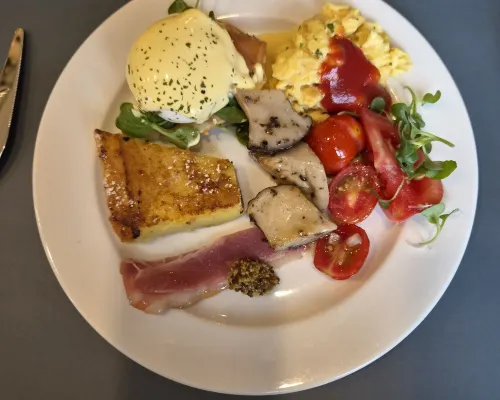 ラマダ ヨンイン 食事 Photos