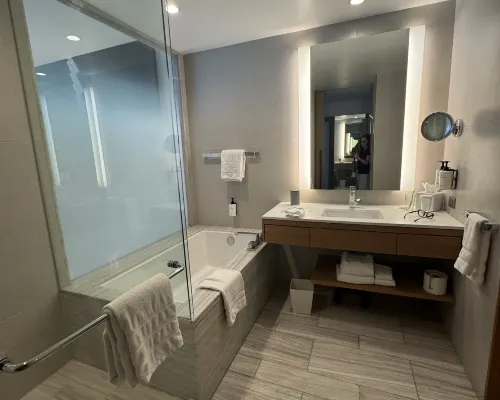 InterContinental Hotels LOS ANGELES DOWNTOWN by IHG Rooms Photos