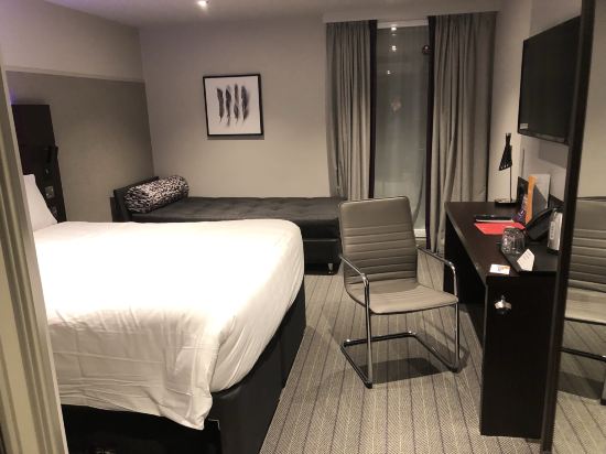 Premier Inn London Heathrow Airport T2 & T3 - Bath Road優惠