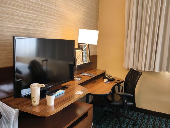 洛杉磯國際機場/埃爾塞貢多萬豪費爾菲爾德酒店優惠