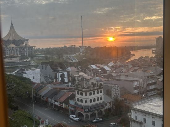 古晉海濱酒店優惠